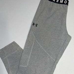 Under Armour: Women’s Gray Pants (M/Medium)